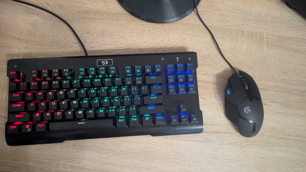 Calculator Gaming 1070 8GB, R7 2700x, Windows 11 PRO preinstalat