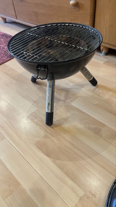 Gratar mic Kettle Barbecue