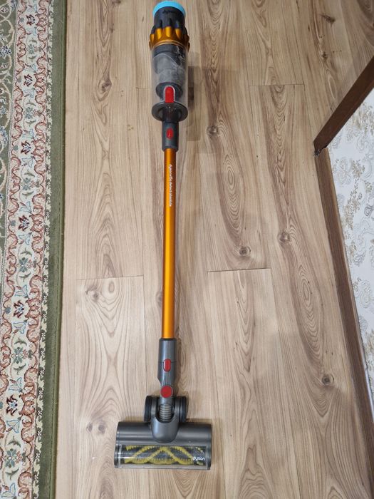 Продается пылесос б/у  dyson