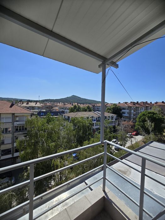 Продава се Двустаен апартамент в Горна Оряховица - 70 кв.м за 656 €/кв.м - Снимка #1