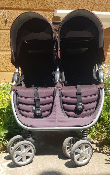 Количка за близнаци