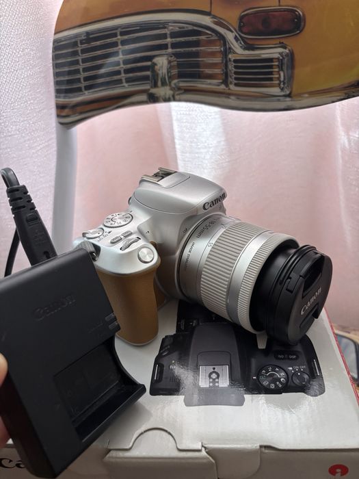 Canon EOS 200D White Edition – elegant, ușor și aproape nou
