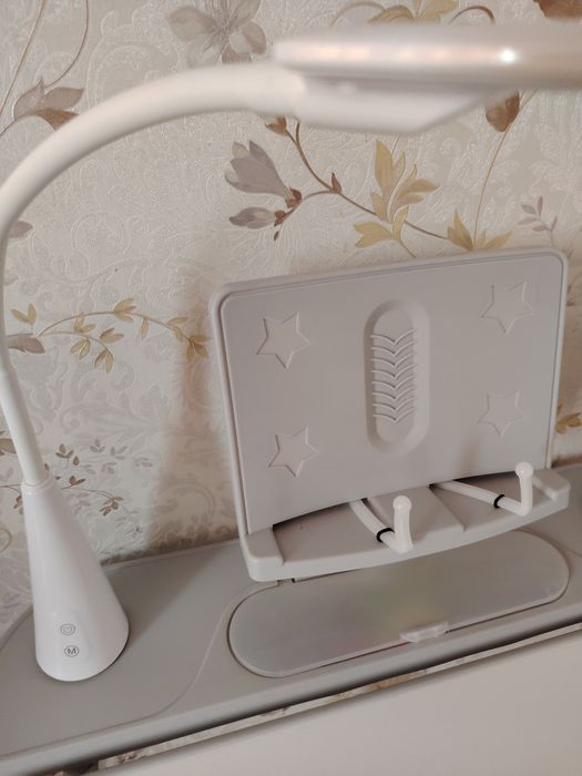 Продам растущую парту и стол