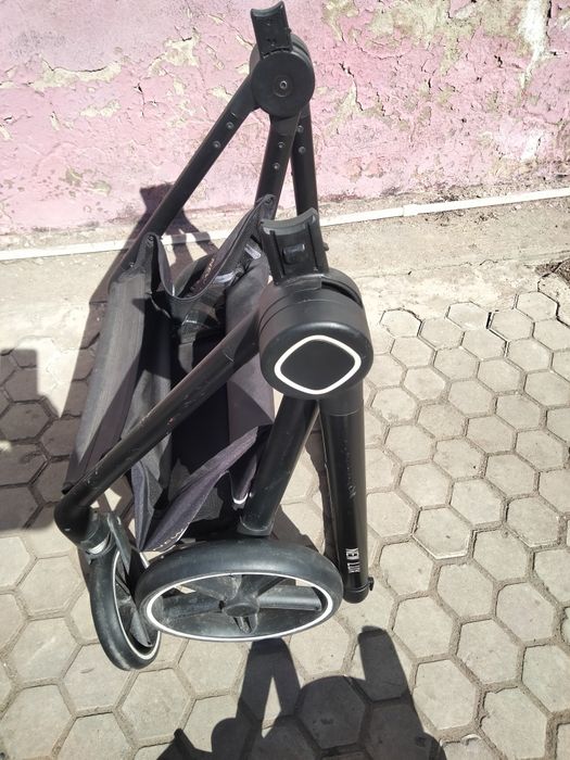 Продам коляску разборную.