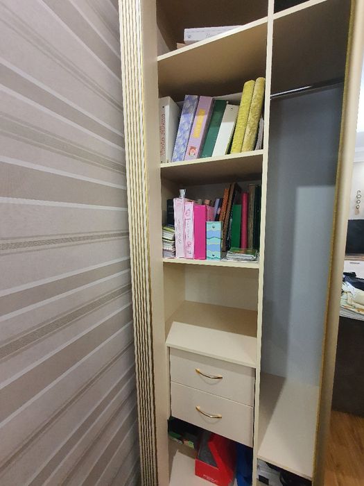 Шкаф мебель.          .