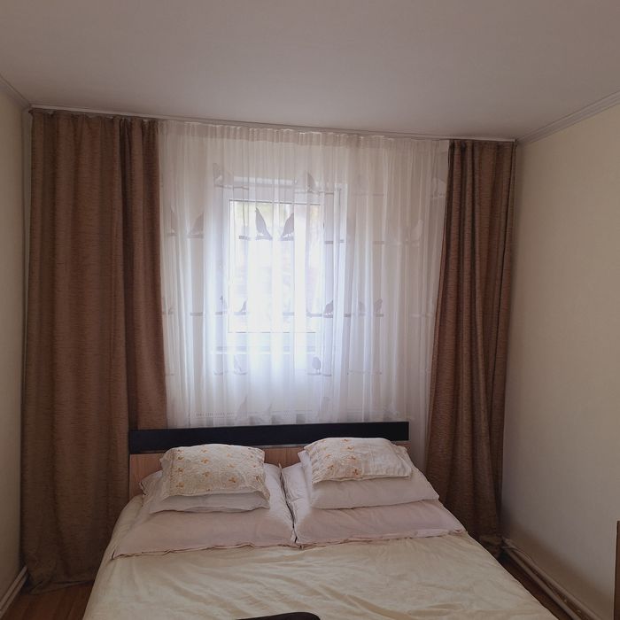 Perdea voal si dublura de perdea + așternuturi 2 perne + plapuma
