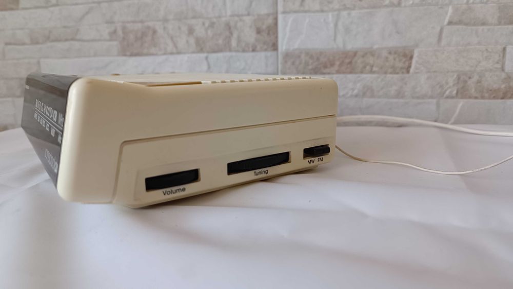 Радио - часовник - GRUNDIG sonoclock24 - 1983 год.