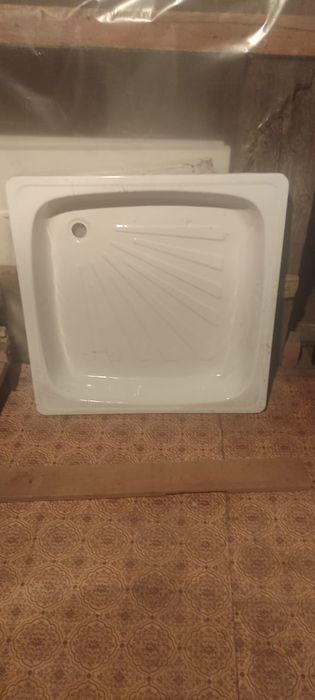 Продам поддон 80 см на 80см . 20000 тыс тегне