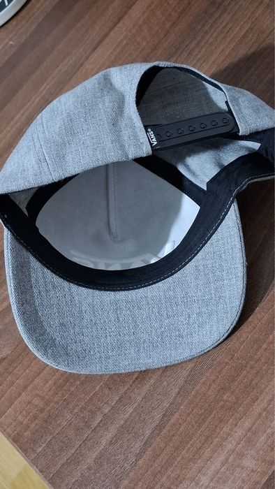 Sapca Vans noua cu eticheta