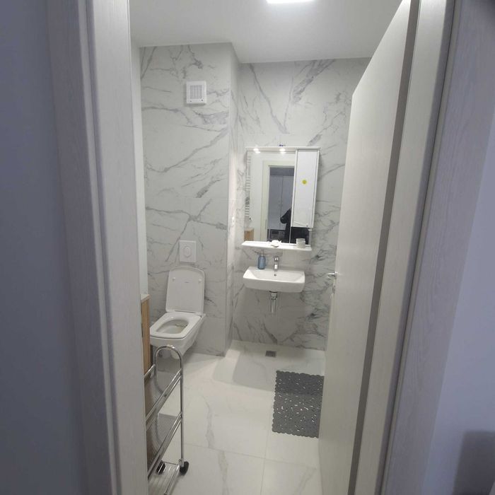 Proprietar, inchiriez apartament NOU mobilat si utilat+loc de parcare in MRS Country