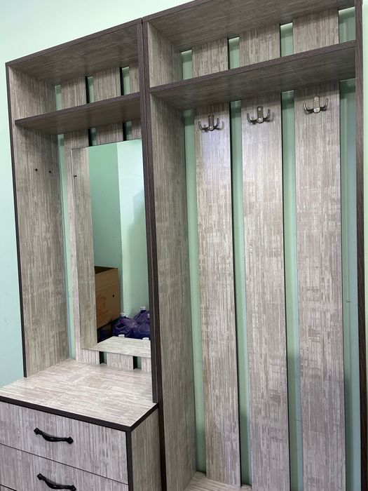 Прихожая в сером цвете