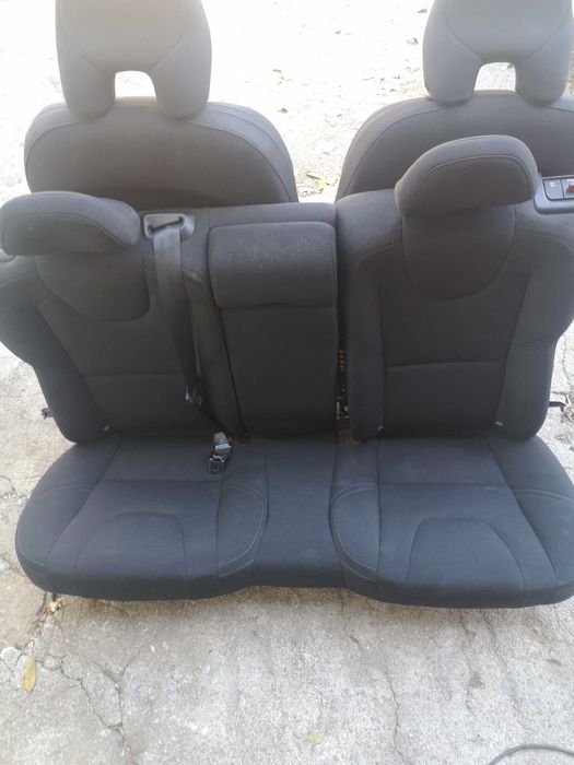 Салон за Volvo V40 Хейчбек 2014 година