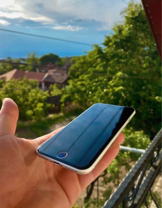 Telefon iPhone SE 2020