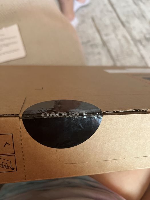 Vand laptop lenovo nou