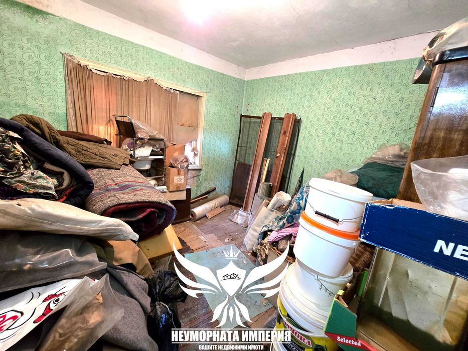 Продавам двуетажна къща с постройки 320РЗП с 1600кв двор село Ахматово