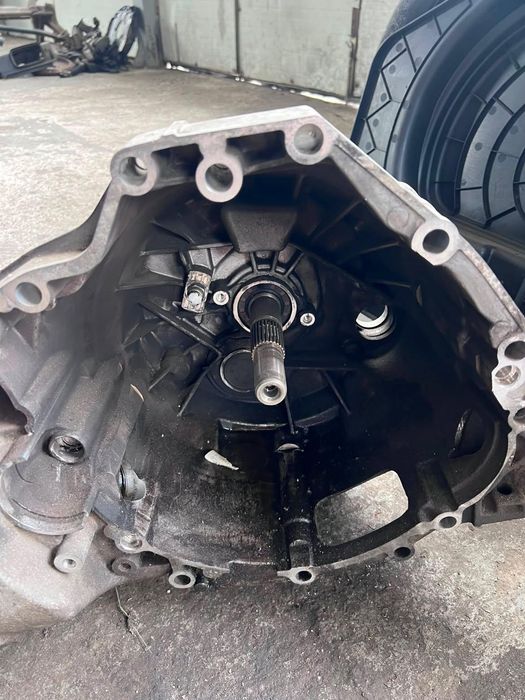 Продавам скоростна кутия Ауди А4 В8 2.0 TDI 
Ръчна 6 скорости
Цена: 300€