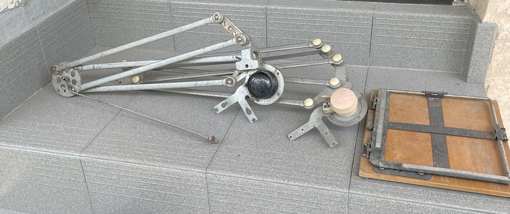 Кульман , чертёжные столы, линейки и подставки