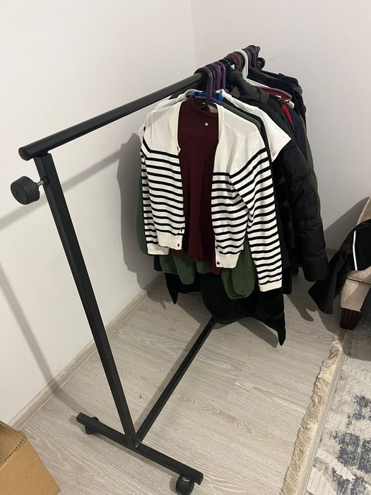 Продам вешалку новую