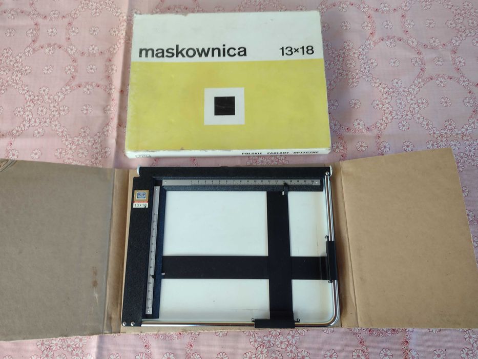 Фотоувеличител с аксесоари към него