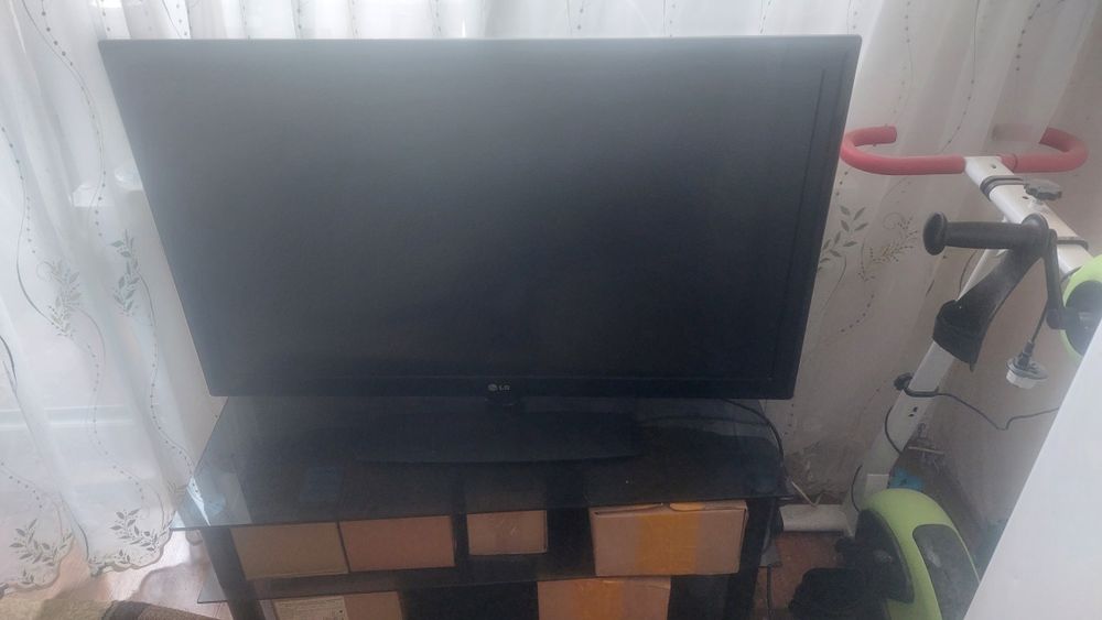 Продам Телевизор с тумбой