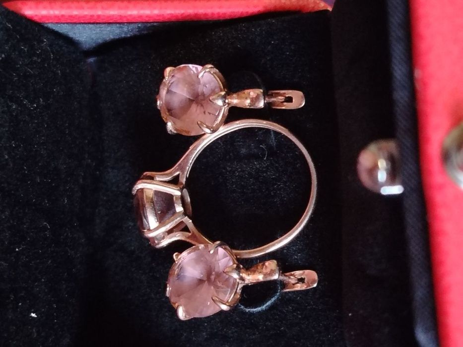 Chiroyli uzuk xalqa koplekt tilla