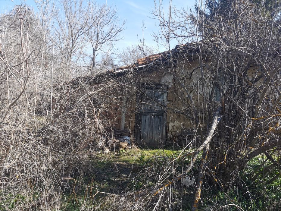 Двор с къща от собственик село Писанец