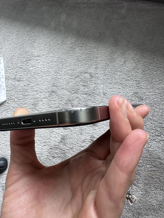 Iphone 15 pro Max за части, дисплея НЕ работи