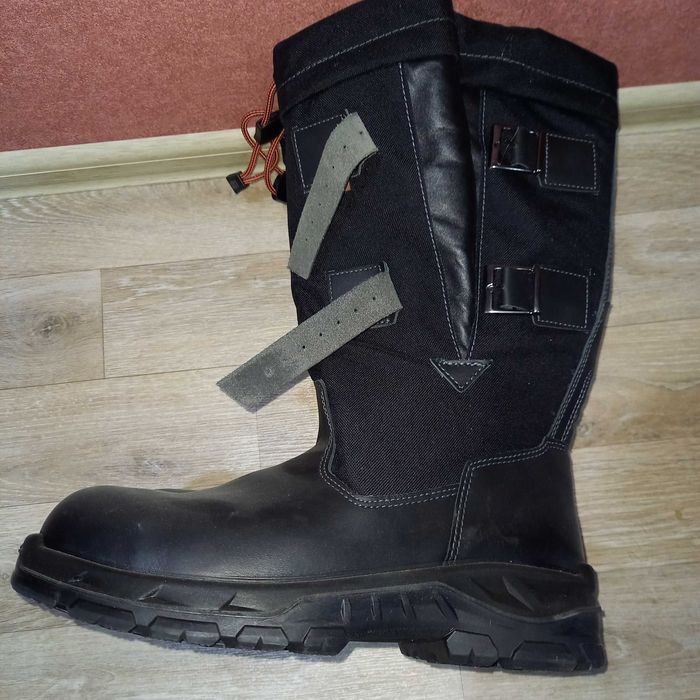 Срочно продам новые теплые сапоги