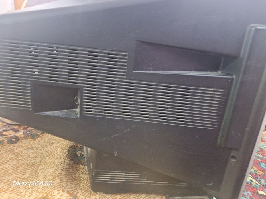 Телевизор SHARP б/у в рабочем состоянии,можно подключить к тюннеру