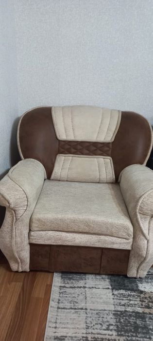 Продаем диван и 2 кресло в хорошем состояний