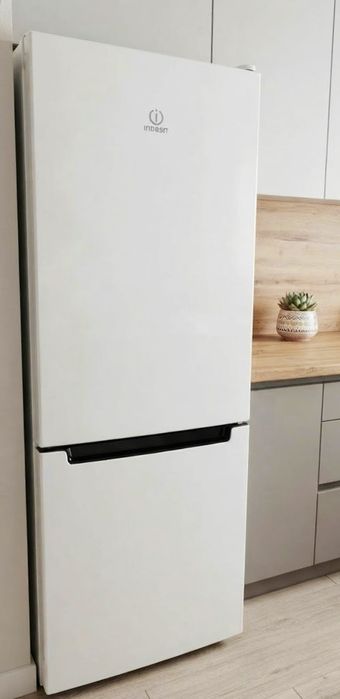 Продам Холодильник  INDESIT