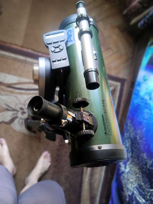 За астрофотография, наблюдение- рефрактор/рефлектор, може с монтировка