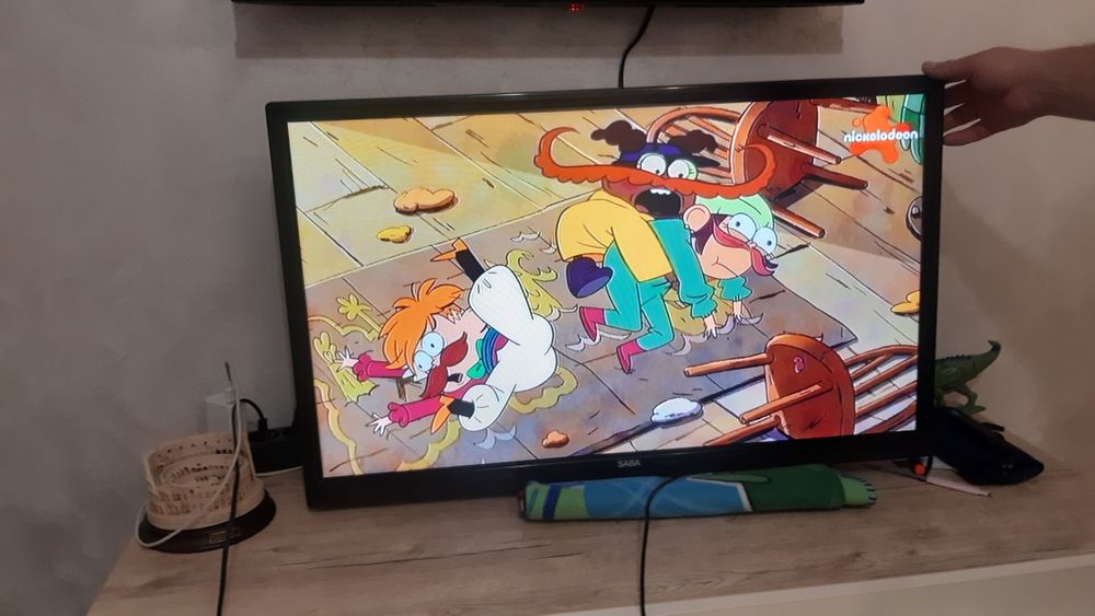 Televizor in starebună cu telecomanda HD marca SABA