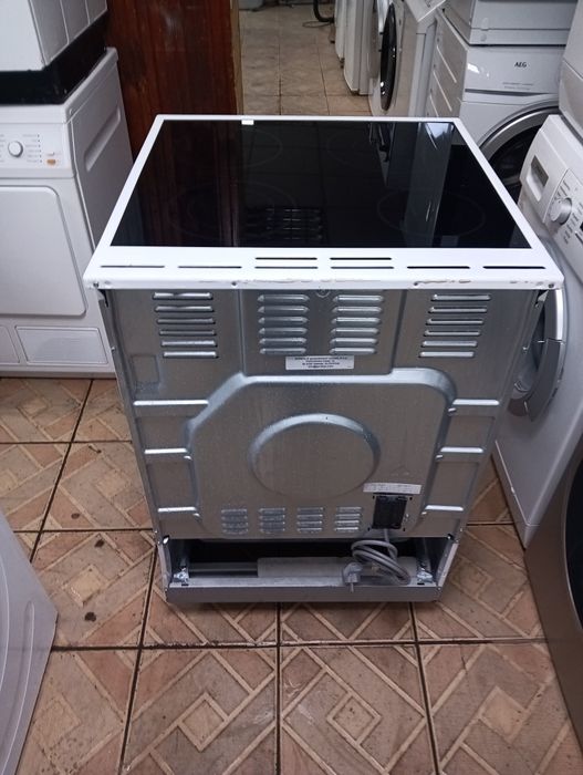 Като нова  свободно стояща печка с керамичен плот Gorenje с Гаранция!