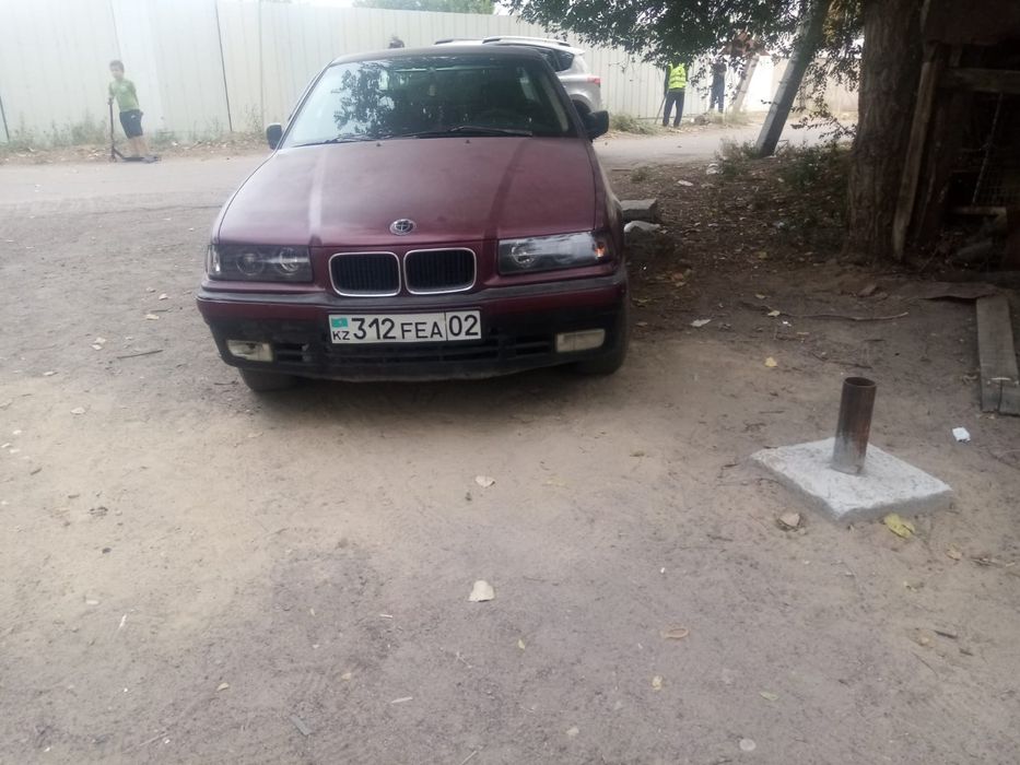 Продам BMW E36 320i