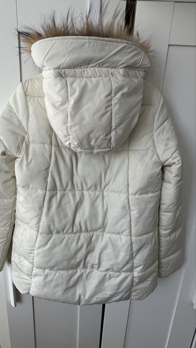 Зимно яке,цвят шампанско S/Mдва джоба,качулка с яка от естетвен косъм