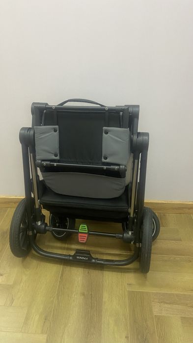 Прогулочная детская коляска