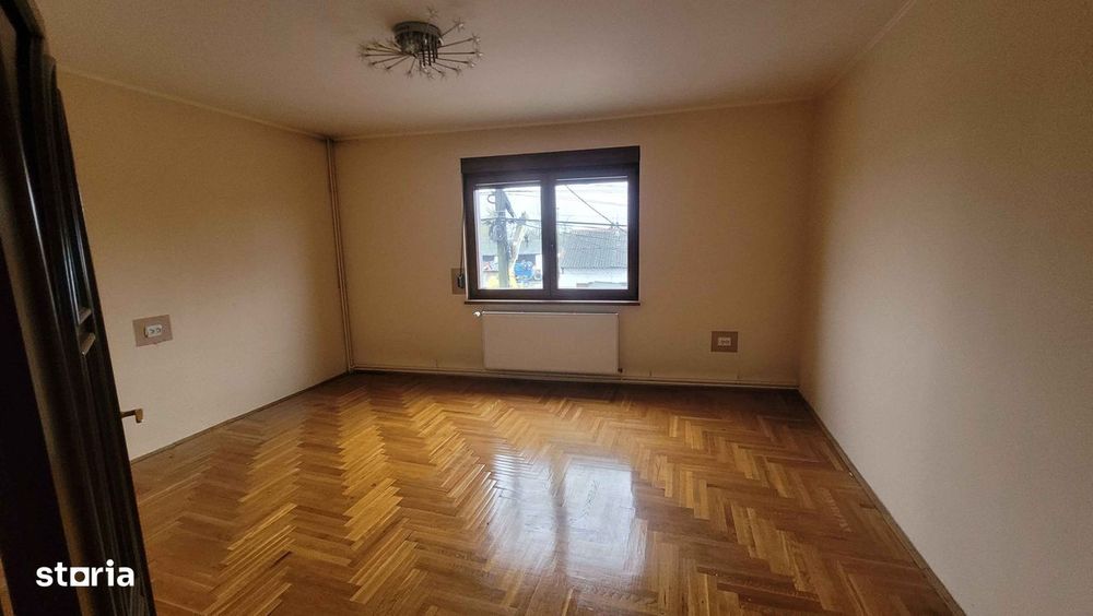 Imobil cu 3case:C1-3 nivele;C2-2nivele;C4-1 nivel;C3;C5;Piscina;Foisor