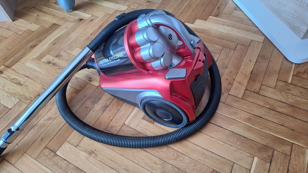 Практична прахосмукачка Daewoo с циклонен филтър и HEPA защита