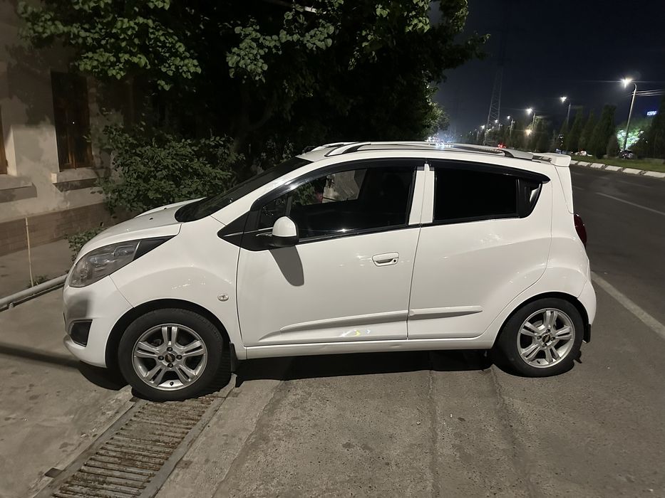 Chevrolet spark  sotiladi