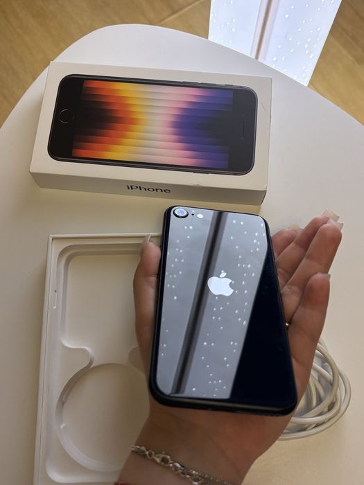 iPhone SE 2022 -Запазен !!