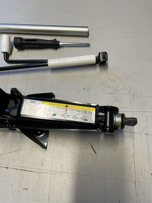 Cric original audi Q3 2011-2018