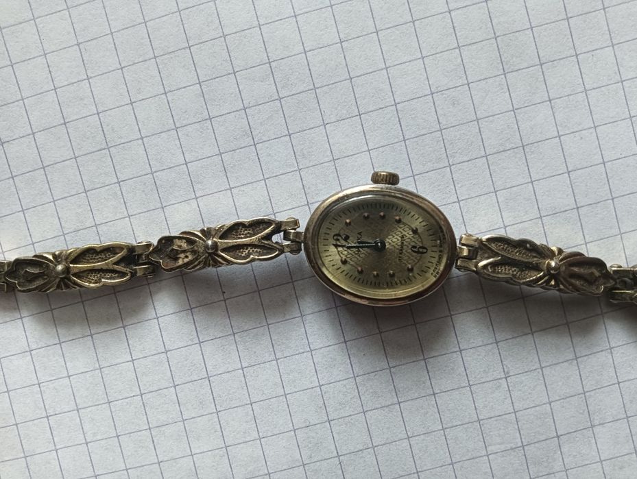 Часы ручные женские