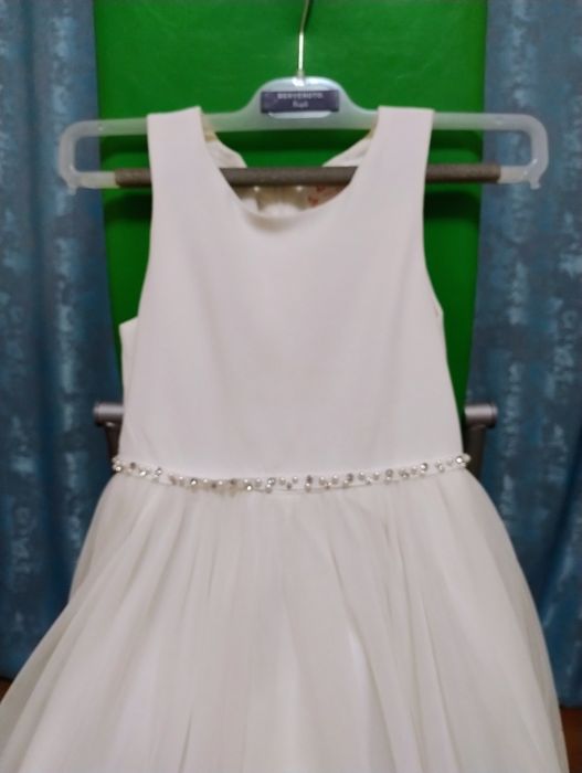 Продам красивое платье для девочки.
