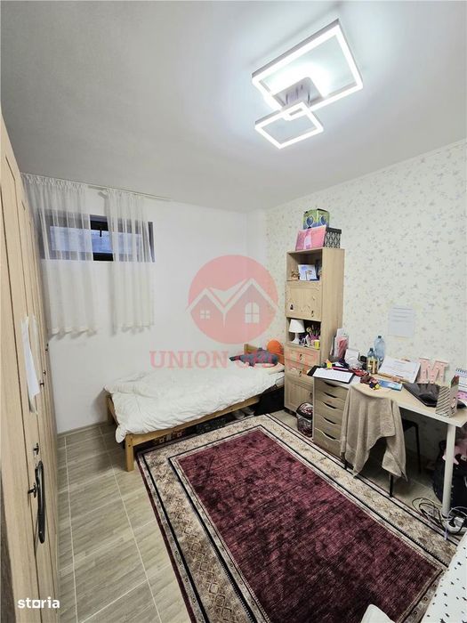 Apartament Spatios, 3 Camere, Decomandat, Demisol, Zona Primo