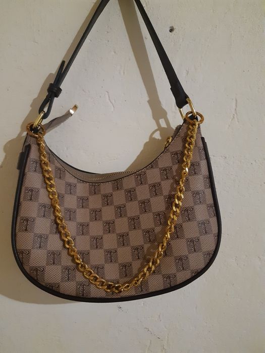 Ар турли Сумкалар сатылады.