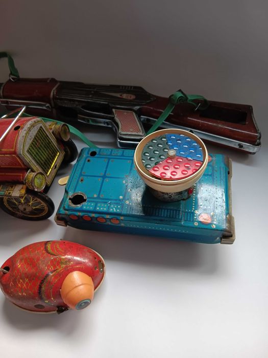 Lot jucarii vechi de colectie china, incomplete, din tabla, Comunism