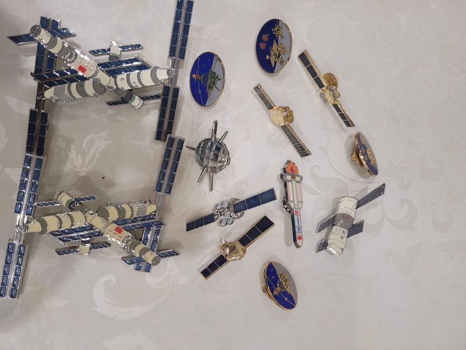 Космические спутники, сувениры