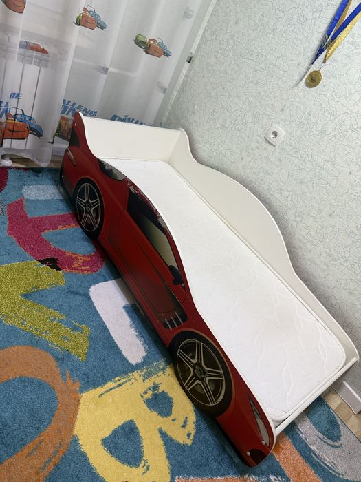 Детская кровать машинка