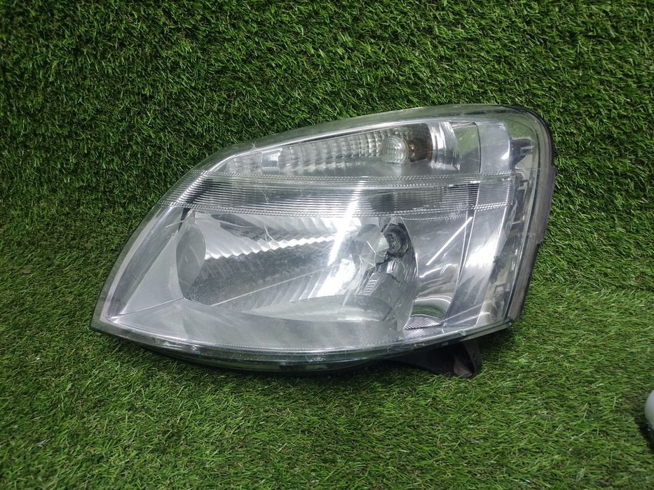 Фара Peugeot partner